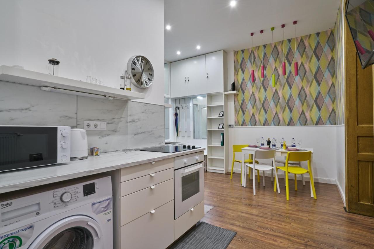 Nanirol Apartment At Gellert Bath Budapeste Exterior foto