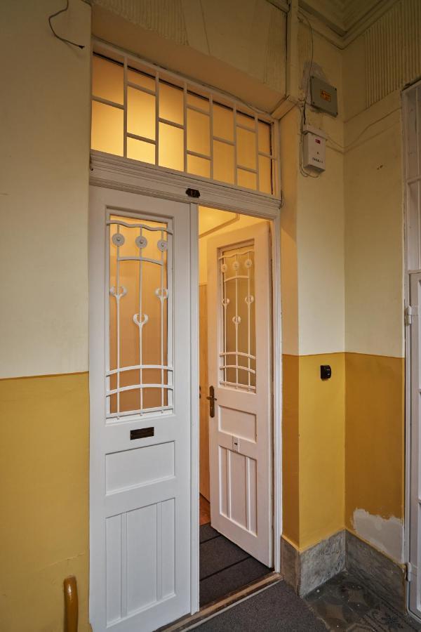 Nanirol Apartment At Gellert Bath Budapeste Exterior foto